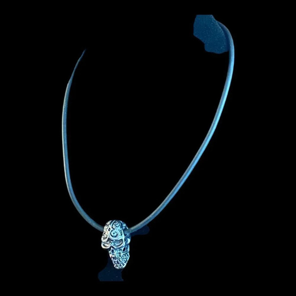 Gothic Scull Pendant Necklace - Picture 3 of 7